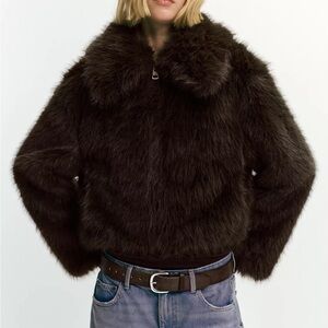 Pull&Bear Women's Short Faux Fur Coat